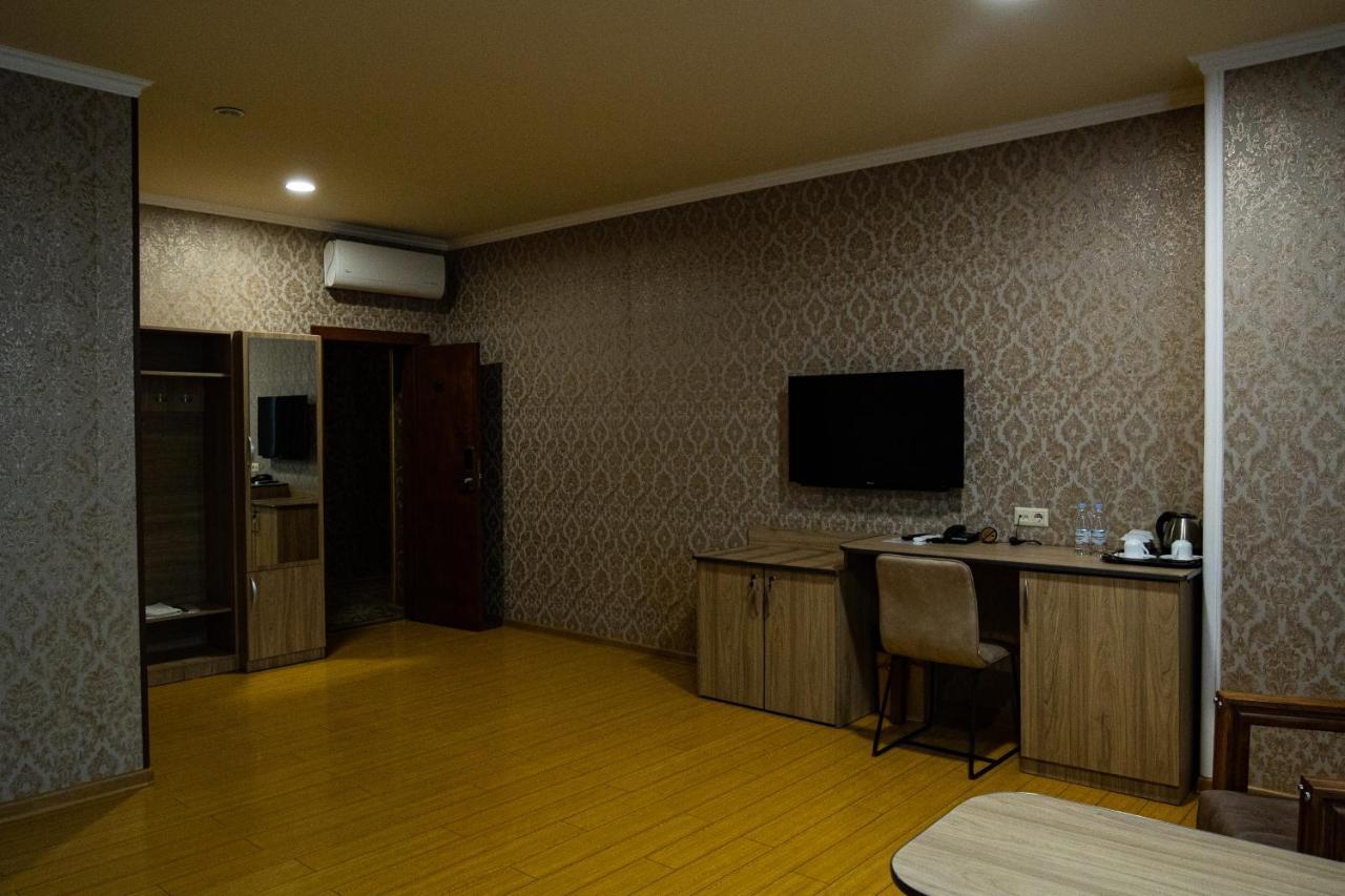 Inga Hotel Jerevan Buitenkant foto