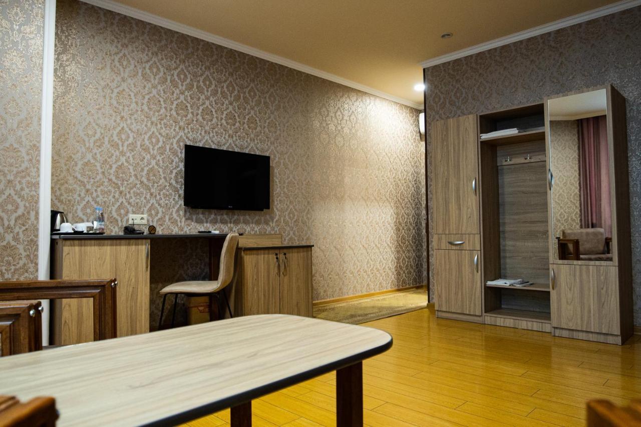 Inga Hotel Jerevan Buitenkant foto