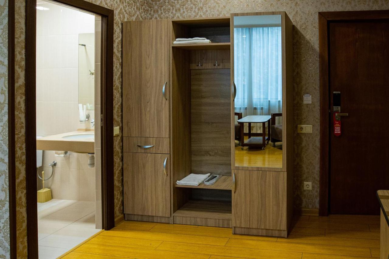 Inga Hotel Jerevan Buitenkant foto