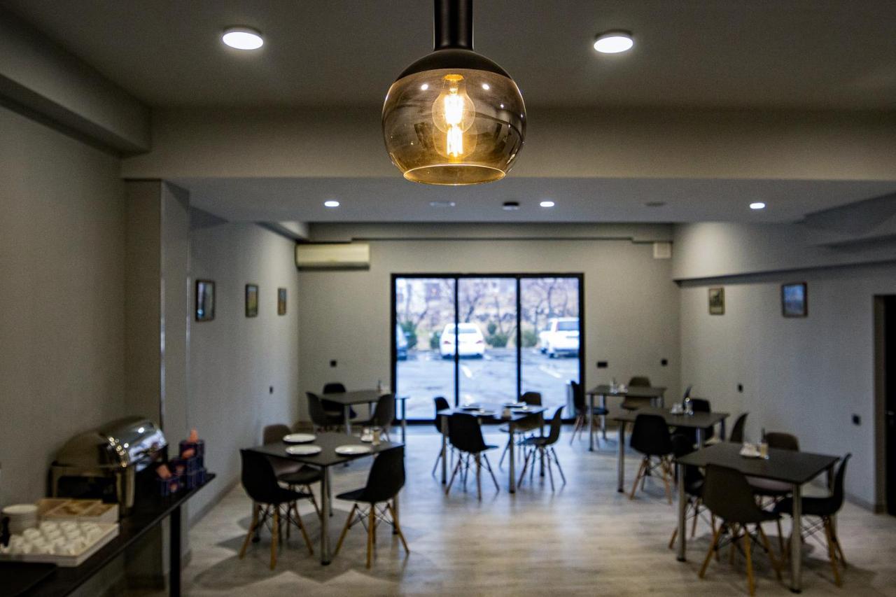 Inga Hotel Jerevan Buitenkant foto
