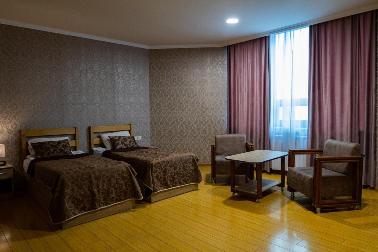 Inga Hotel Jerevan Buitenkant foto