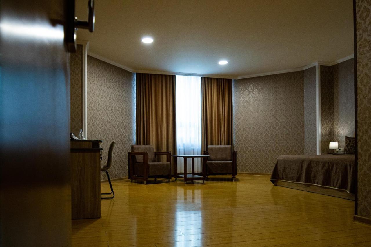 Inga Hotel Jerevan Buitenkant foto