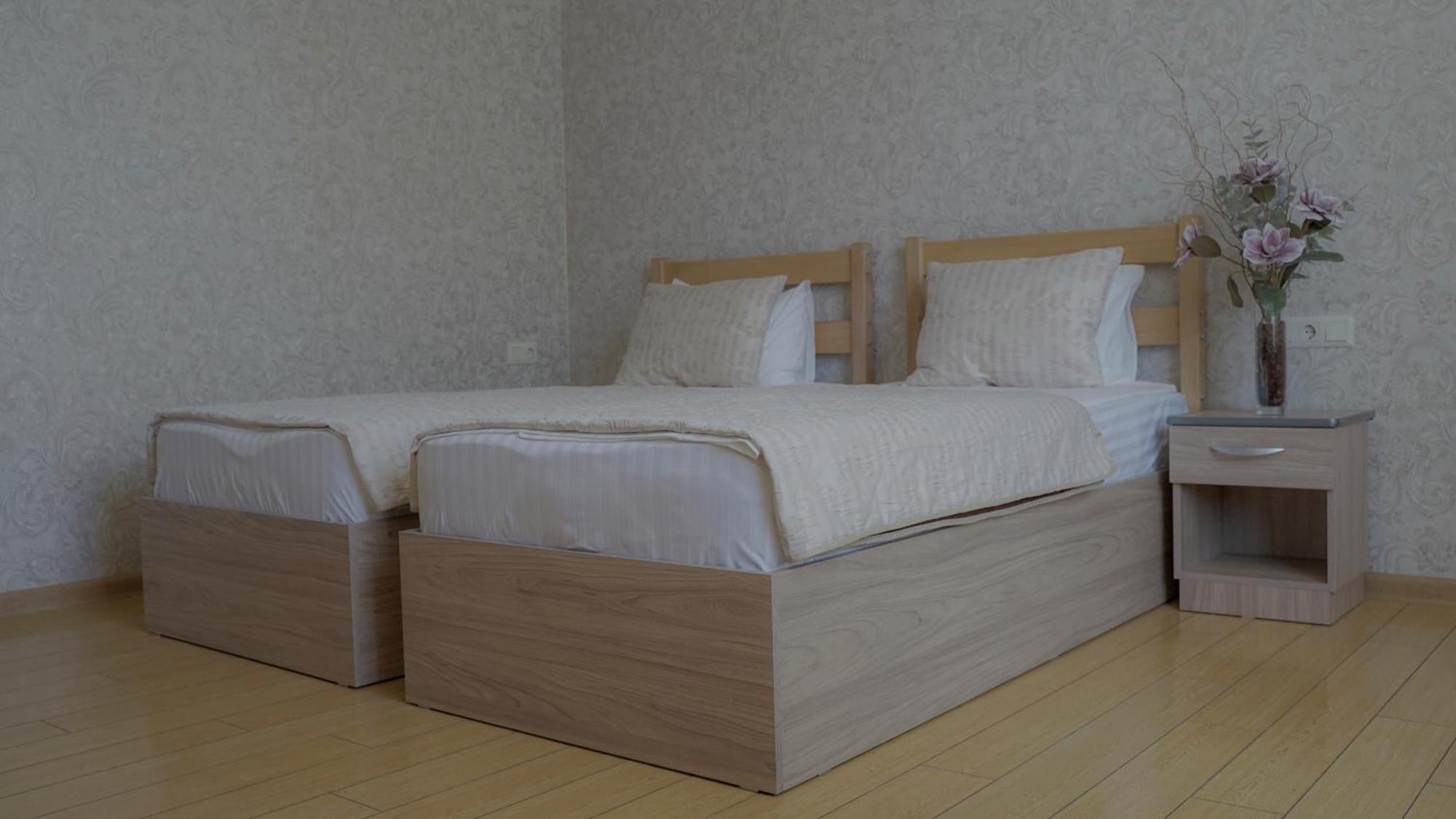 Inga Hotel Jerevan Buitenkant foto